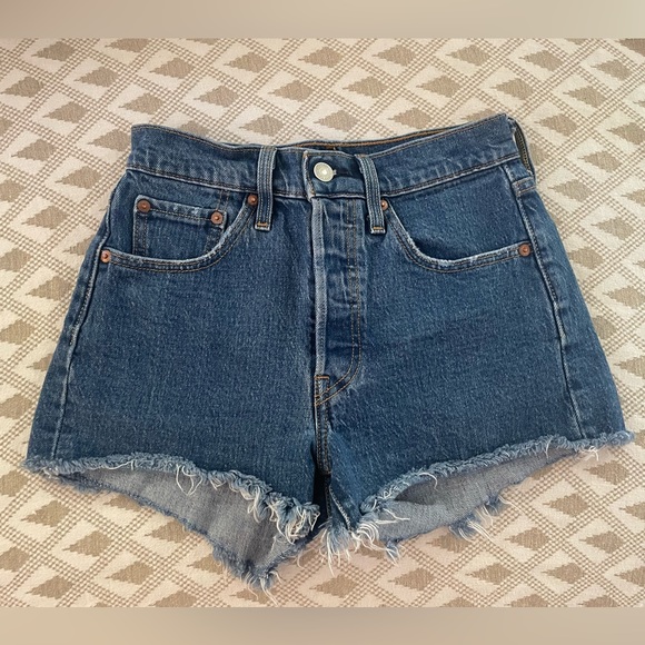 ☀️👖 Levi’s 501 Medium Wash High Rise Cutoff Denim Shorts - 25 👖☀️ - Picture 6 of 14